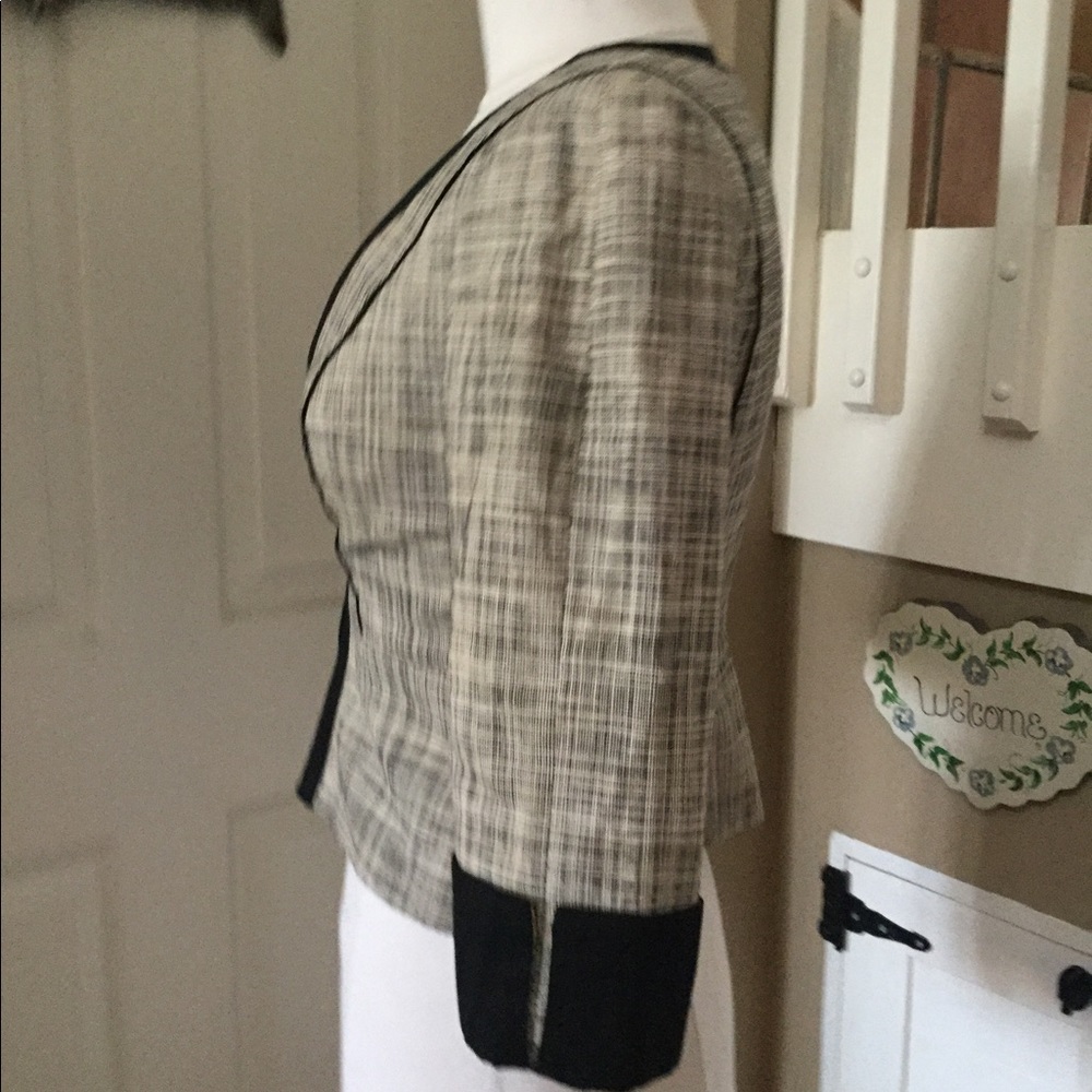 The Limited Collection Short Jacket - Picture 3 of 7